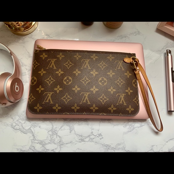 [SOLD] Neverfull GM Pouch - Picture 5 of 8